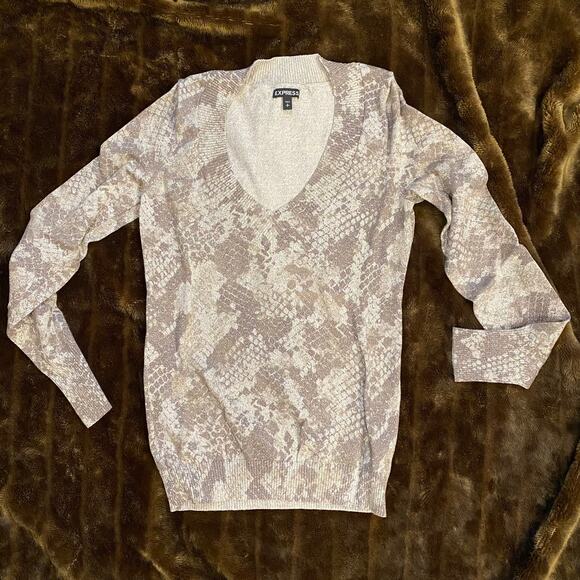 FLAWLESS Express S Silver Sparkle Animal Print Low V Knit Sweater Top - Picture 1 of 5